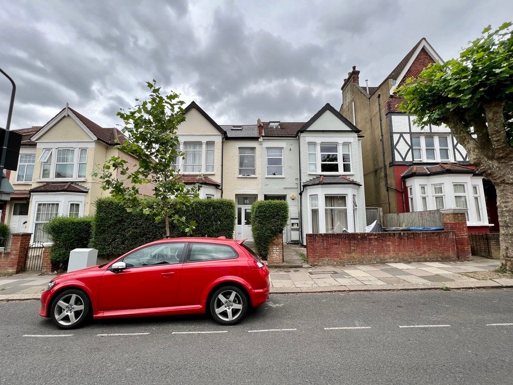 Room Cranhurst Road in Greater London