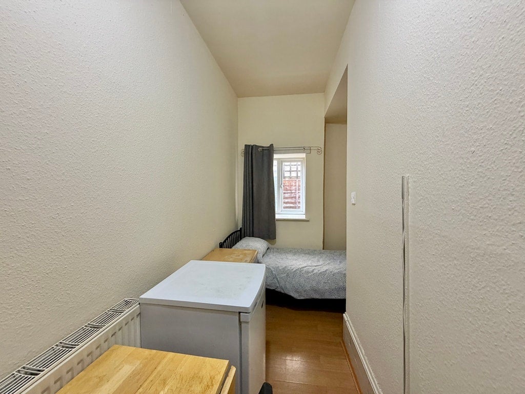 Room Cranhurst Road in Greater London