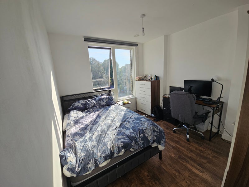 Room Cording Street in Greater London