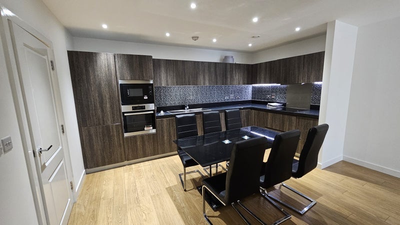 Room Cording Street in Greater London