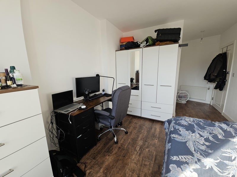 Room Cording Street in Greater London