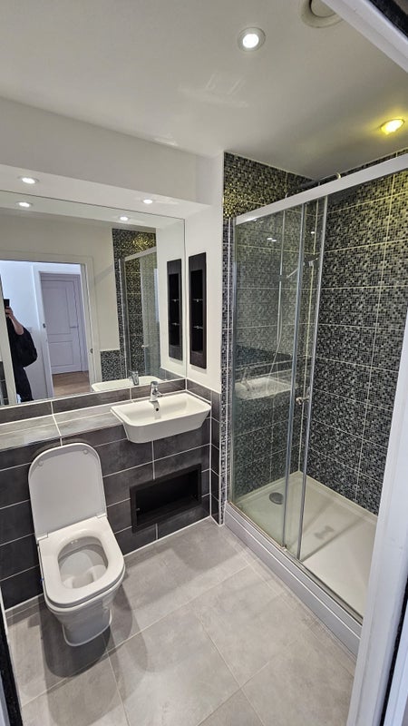Room Cording Street in Greater London