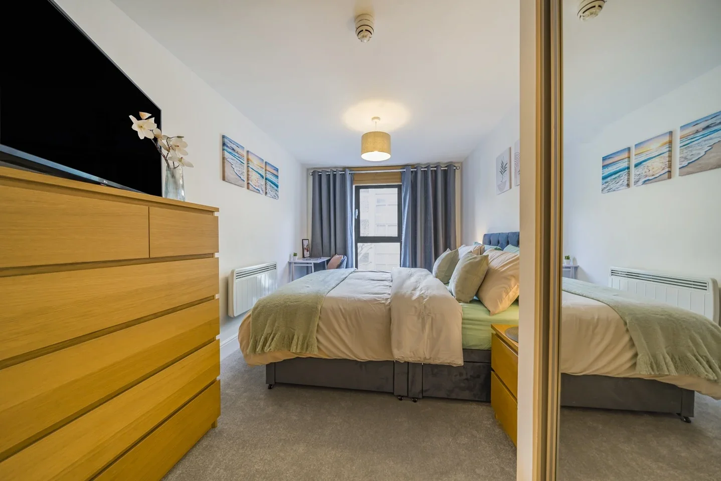 Flat Spa Road in Greater London