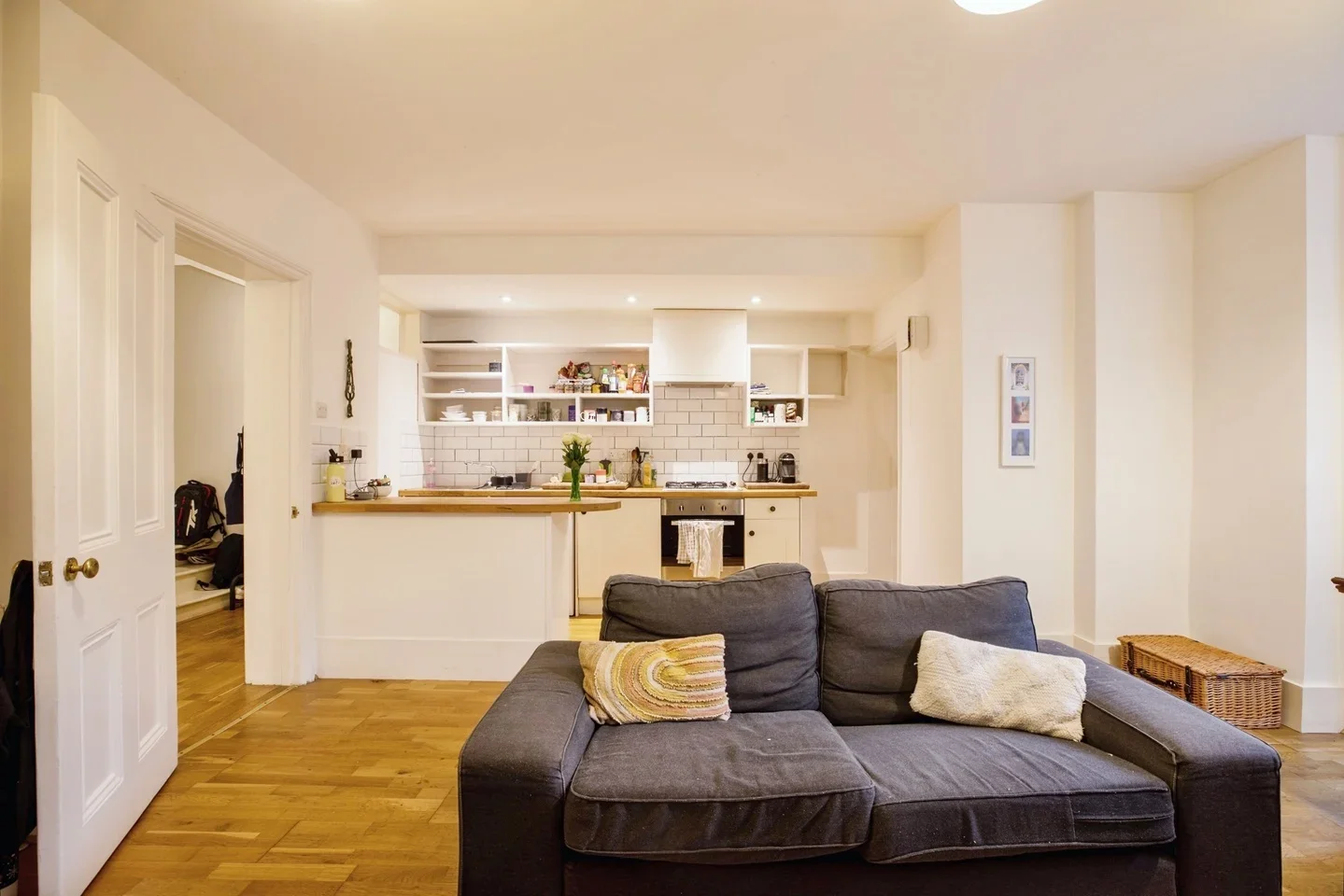 Flat Knatchbull Road in Greater London