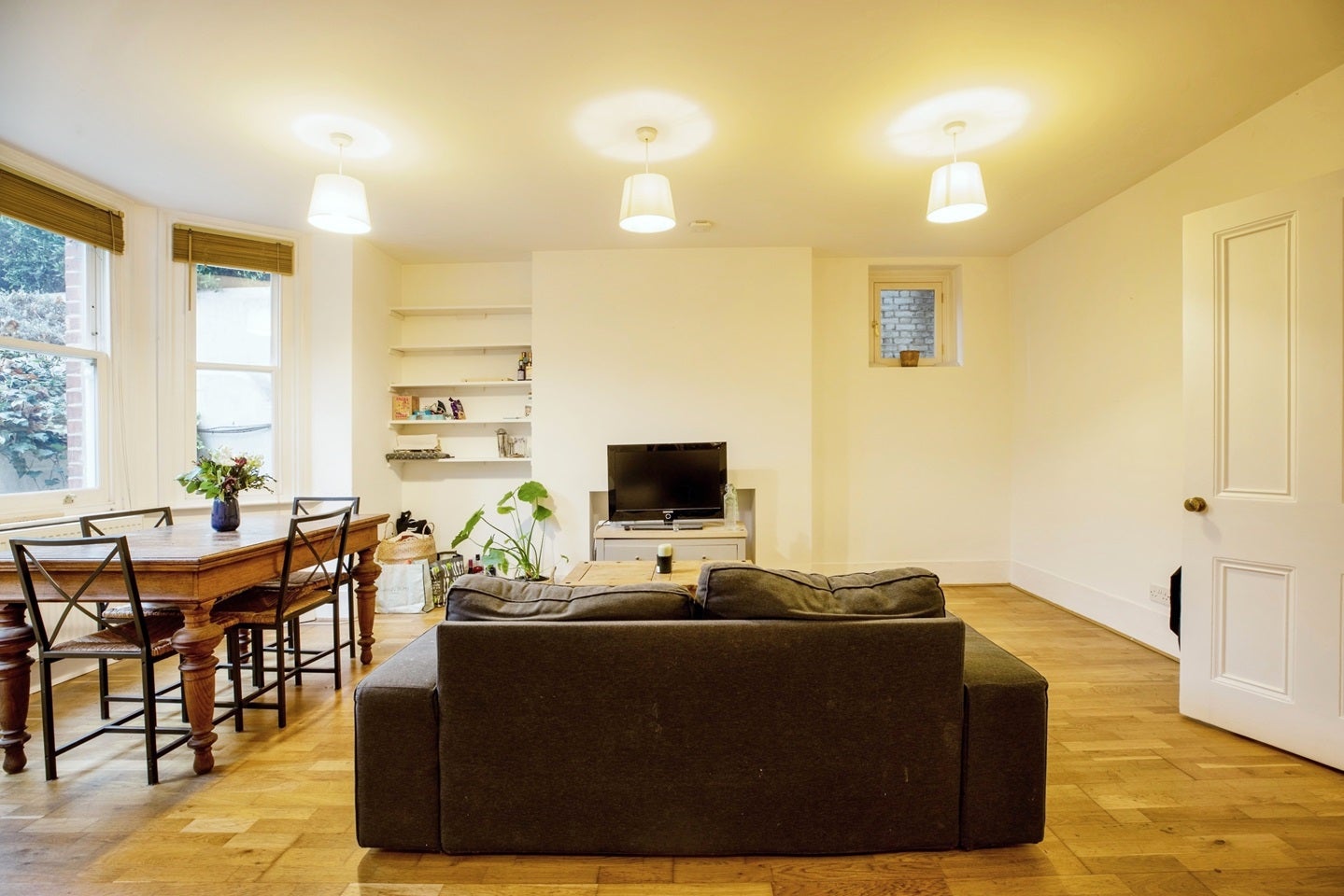 Flat Knatchbull Road in Greater London