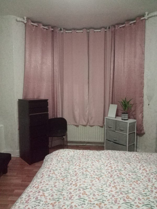 Room Edgeley Road in Greater London