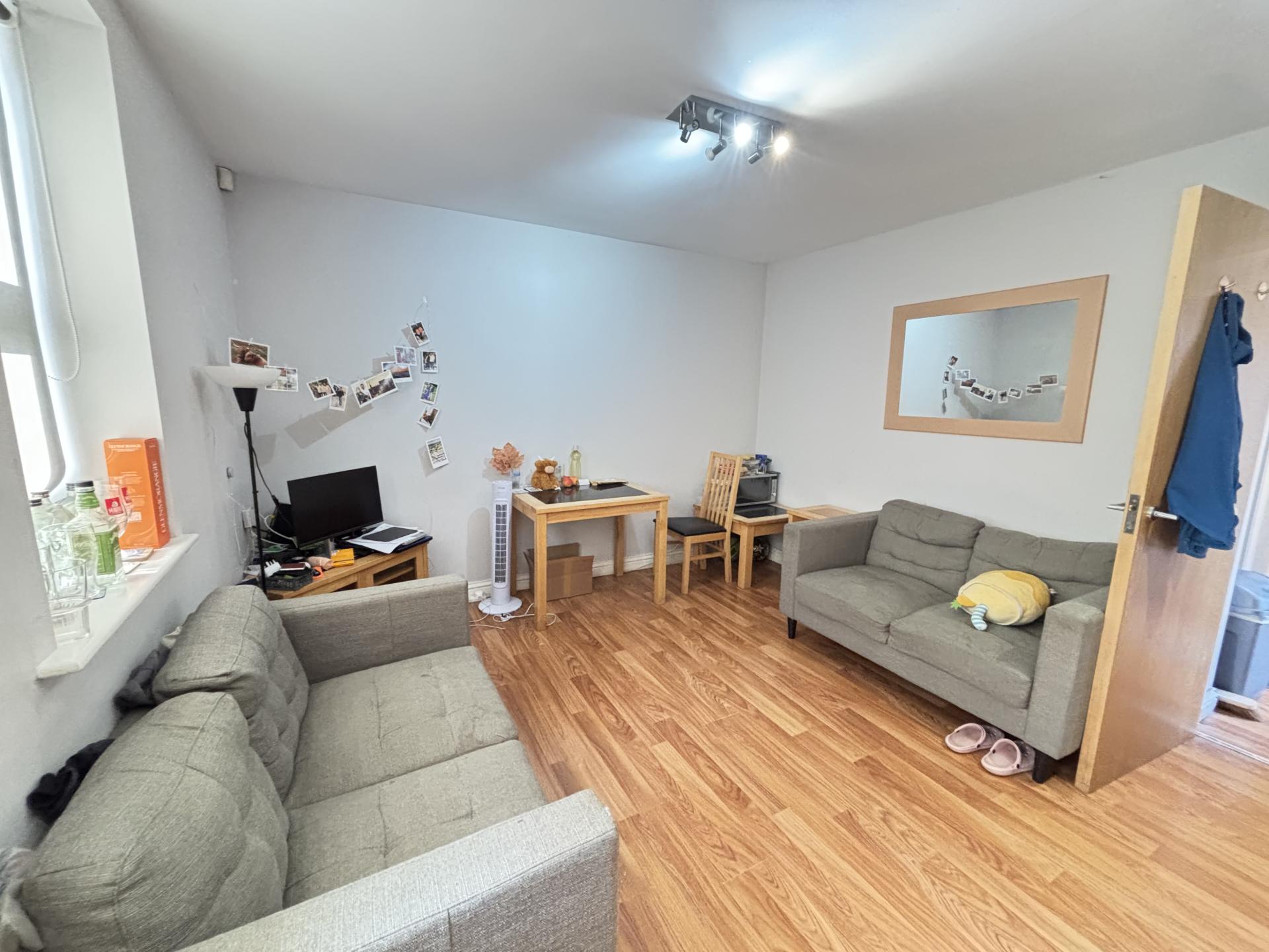 Flat Brudenell Grove in Leeds