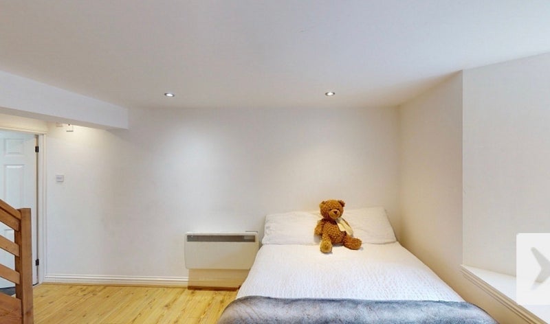 Room Sharrow Vale Road in Sheffield