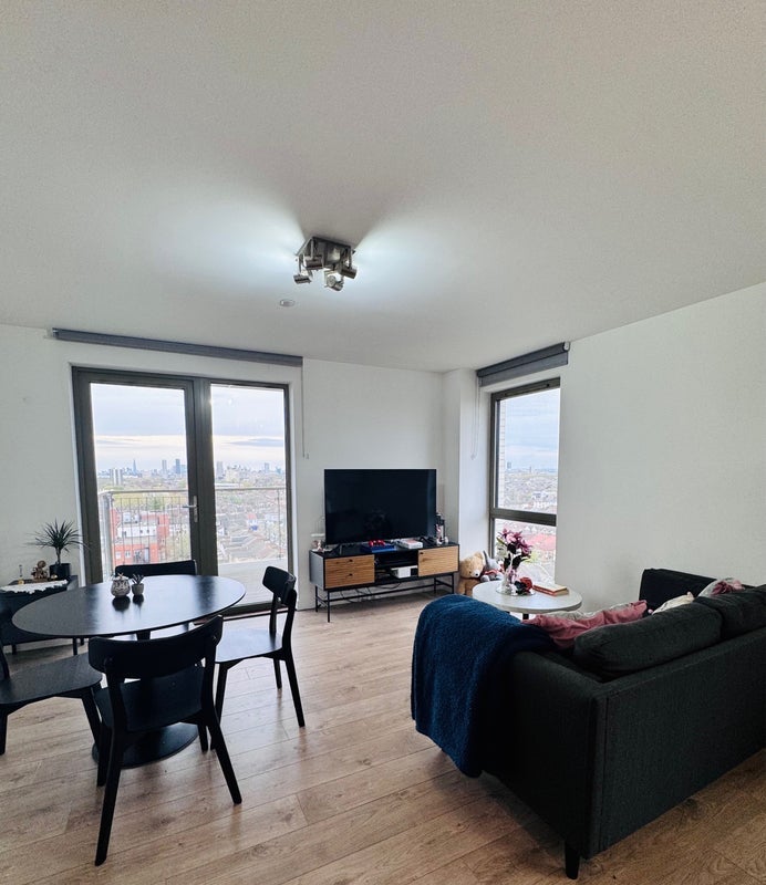 Room Priory Road in Greater London