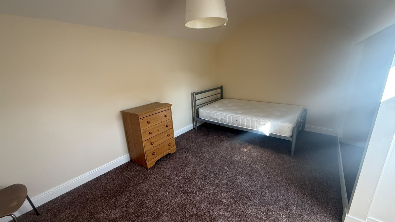 Room Owen Road in Wolverhampton