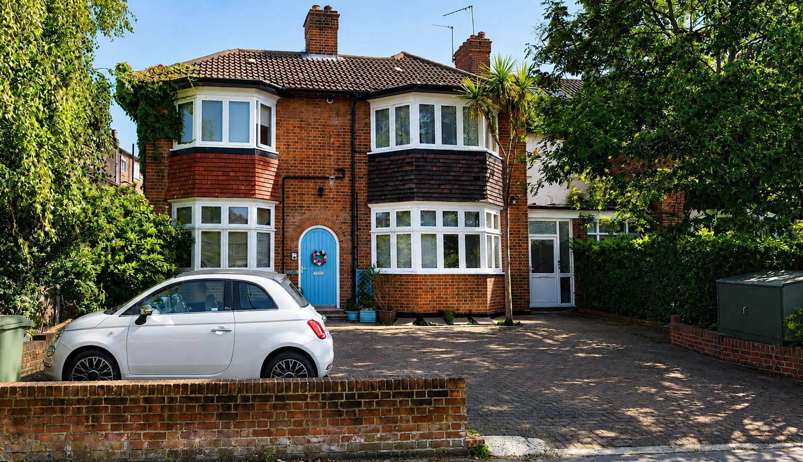 Flat Upper Richmond Road West in Greater London