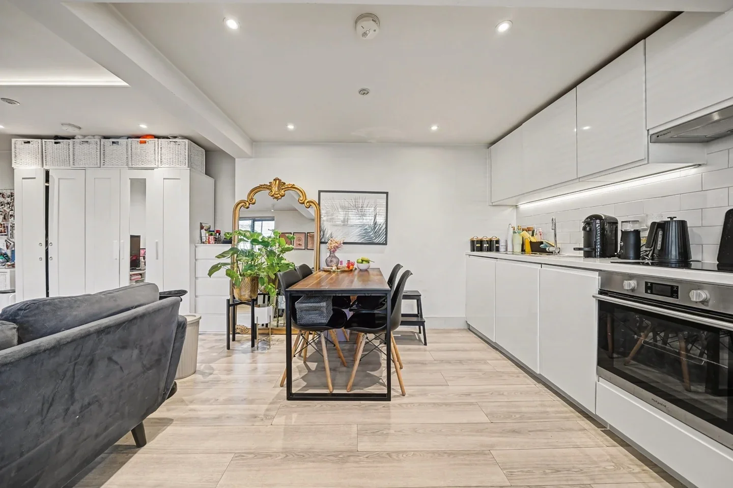 Flat Lingfield Crescent in Greater London