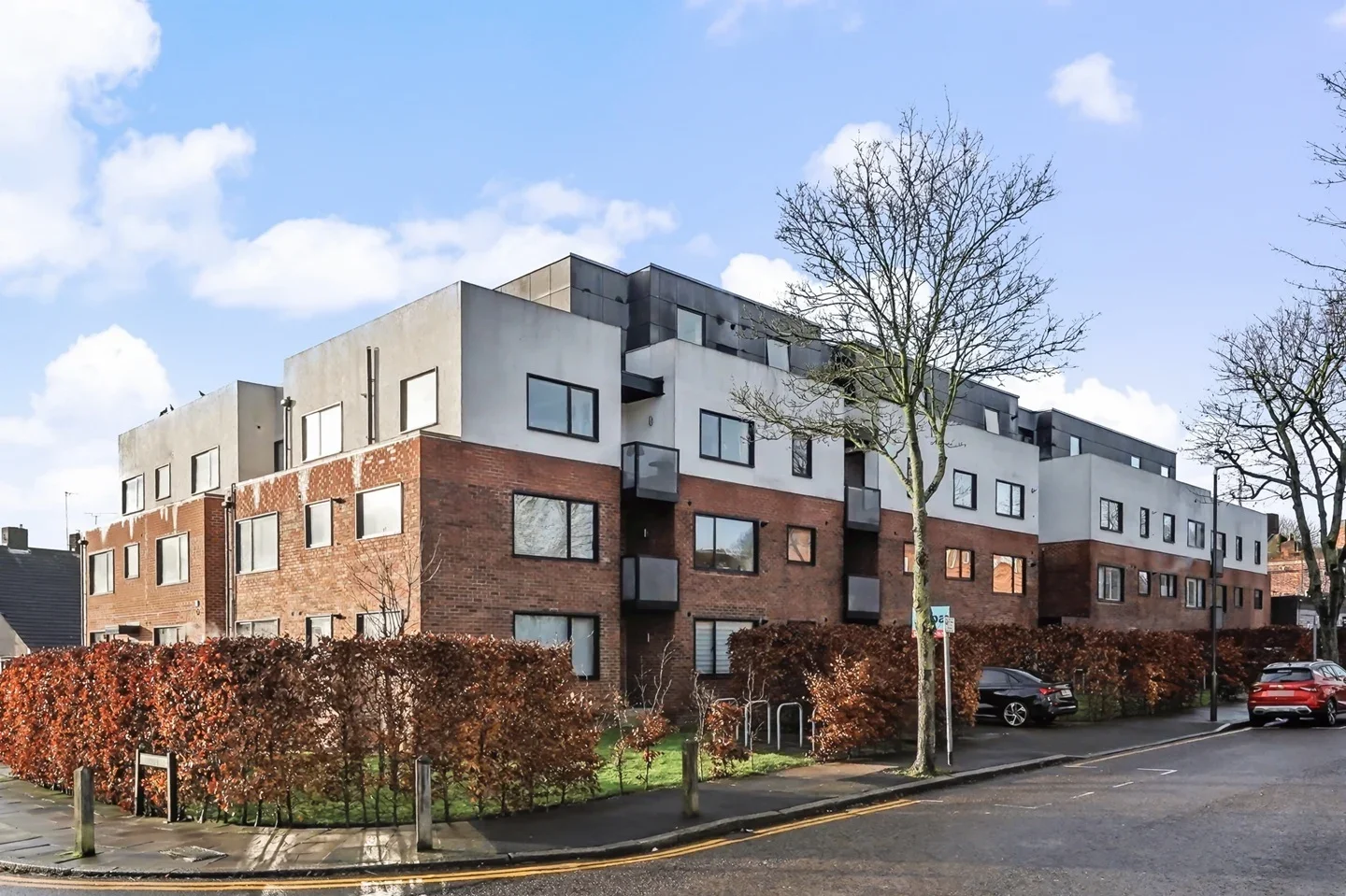 Flat Lingfield Crescent in Greater London