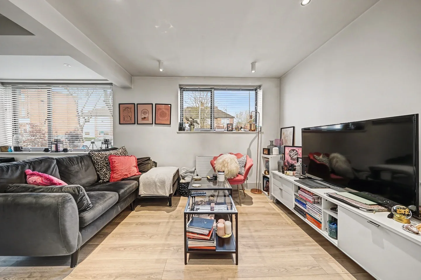 Flat Lingfield Crescent in Greater London