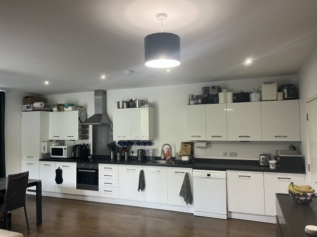 Room Bloemfontein Road in Greater London