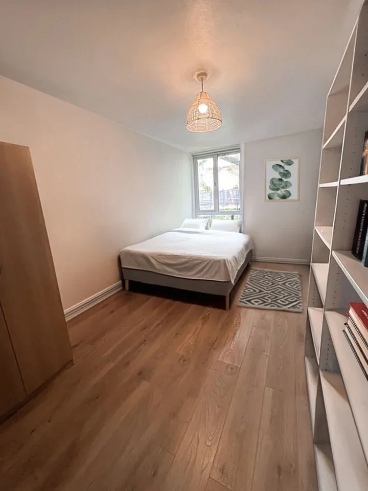 Room Bruckner Street in City of Westminster