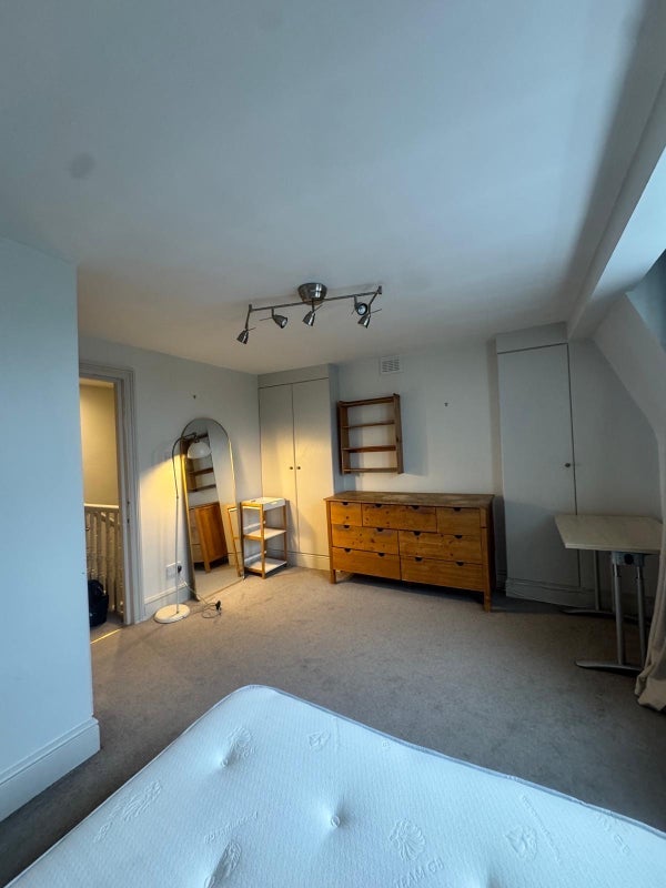 Room Dawes Road in Greater London