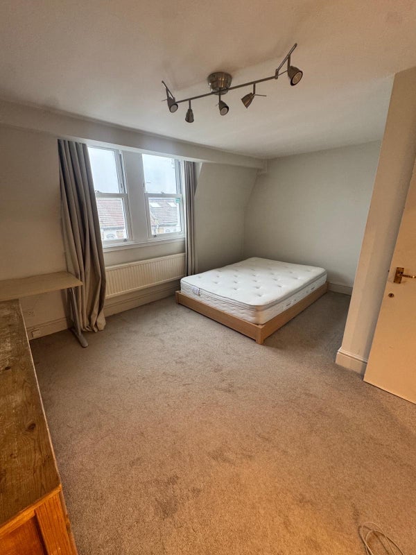 Room Dawes Road in Greater London