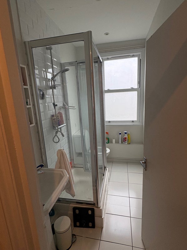 Room Dawes Road in Greater London