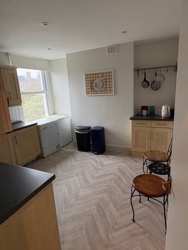 Room Dawes Road in Greater London
