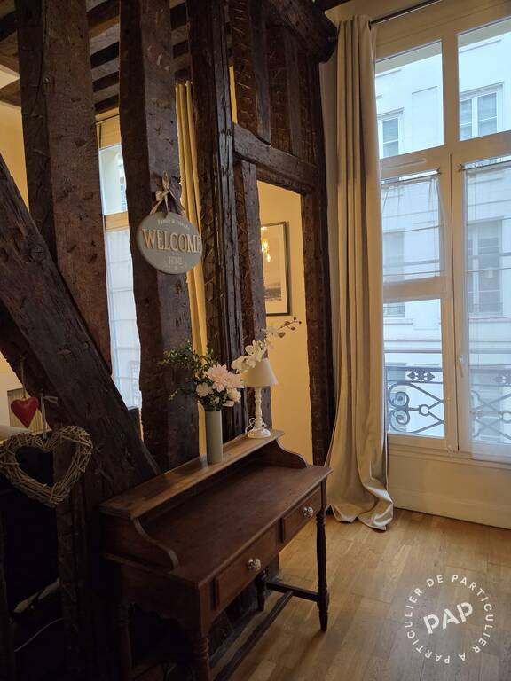Flat Rue Jean-Jacques Rousseau in Paris