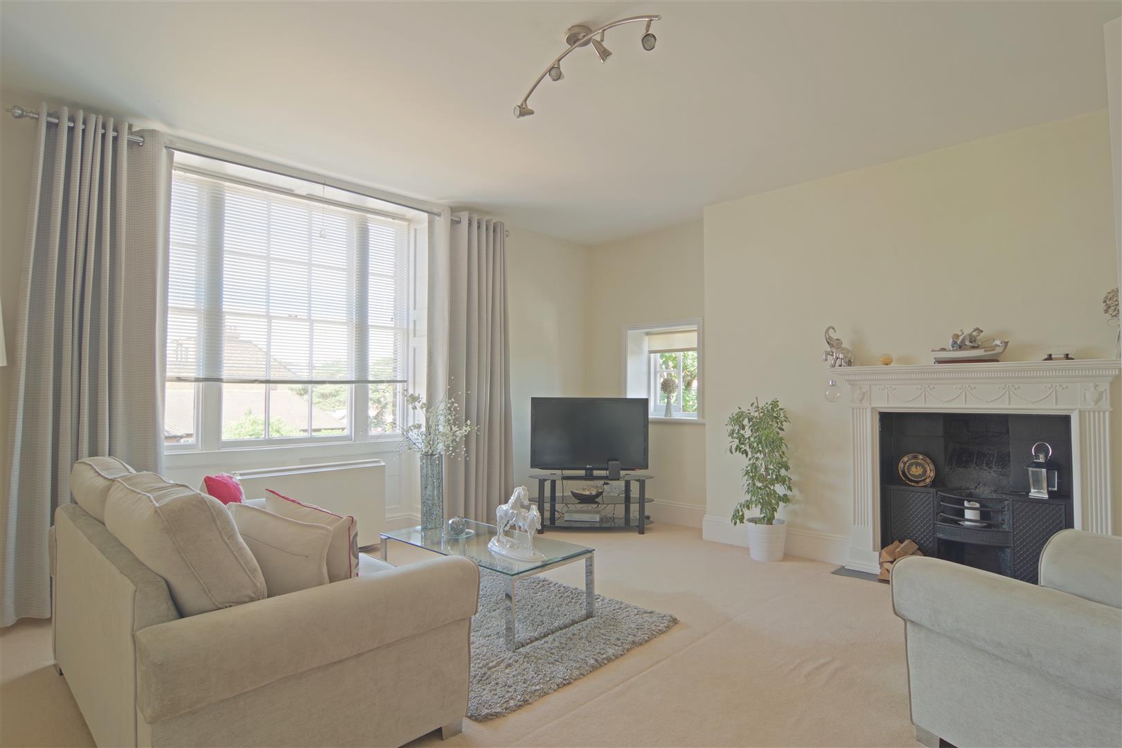 Flat Burford Gardens in Hoddesdon