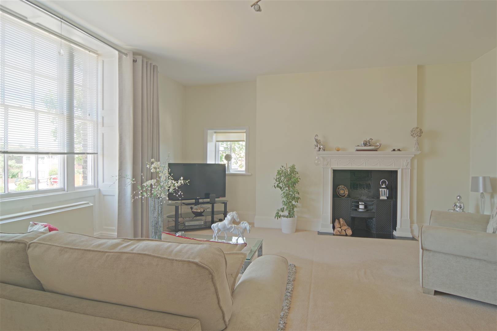 Flat Burford Gardens in Hoddesdon