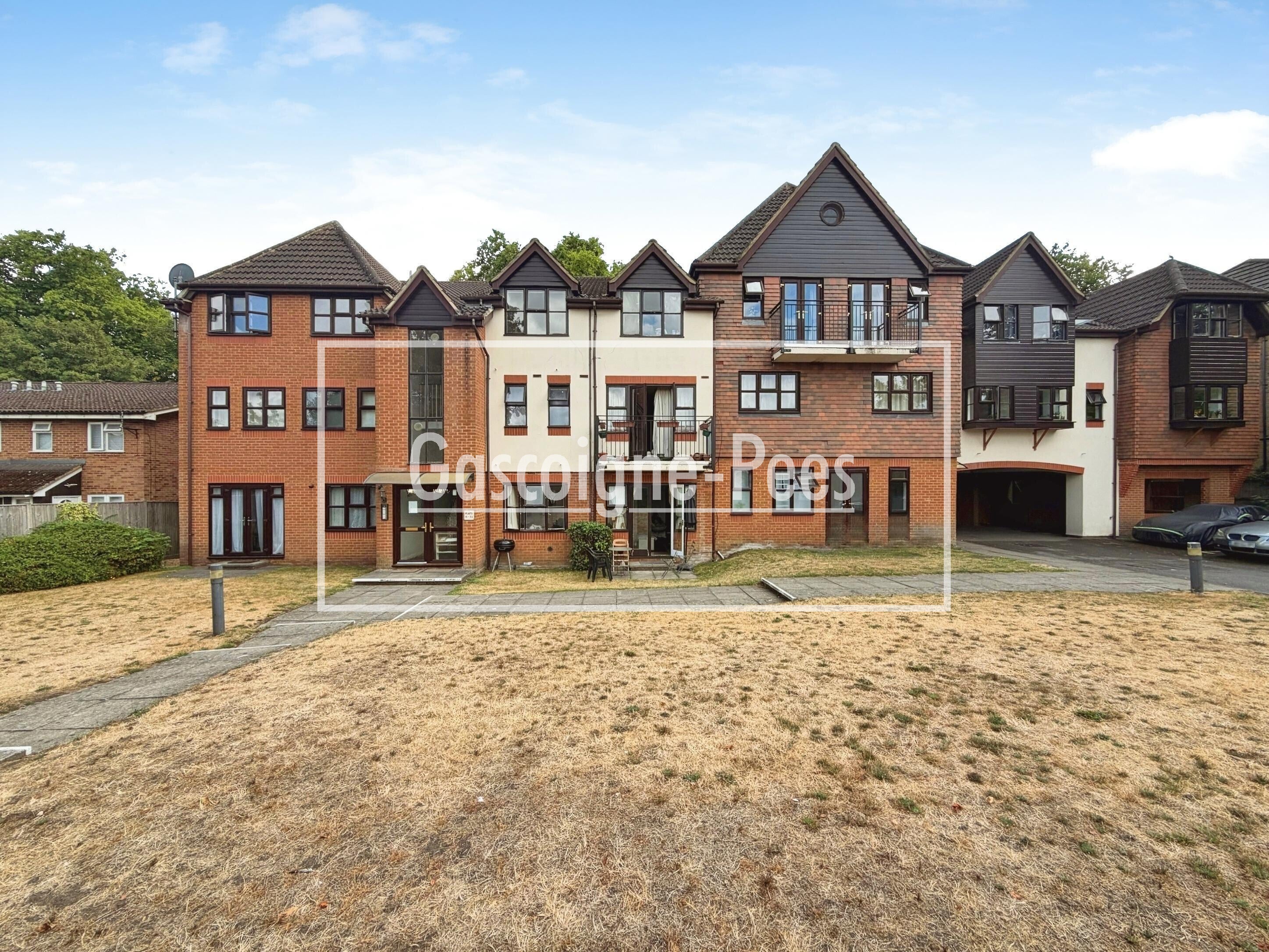 Flat Maybury Road in Woking