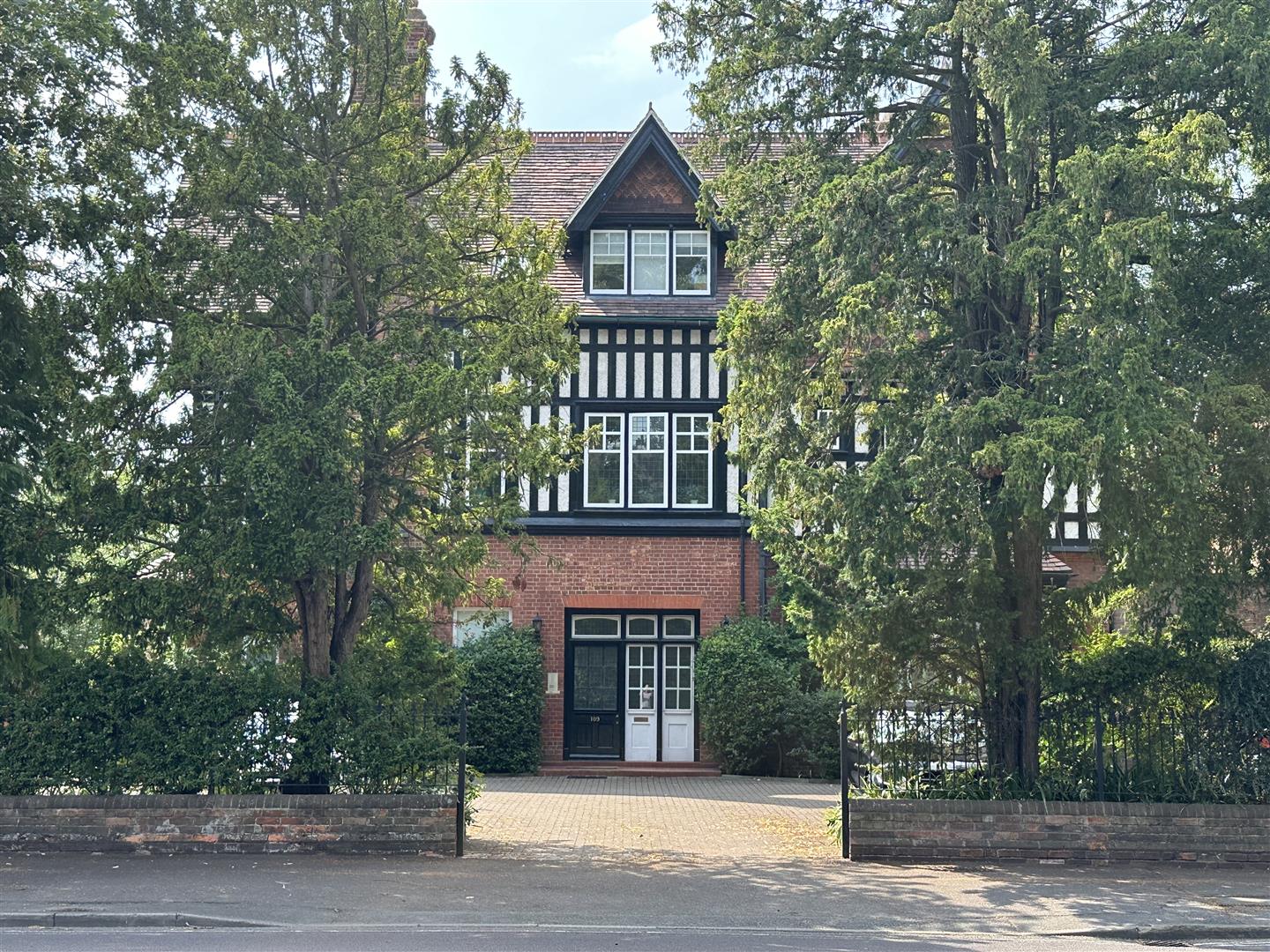 Flat Rawlinson Road in Oxford