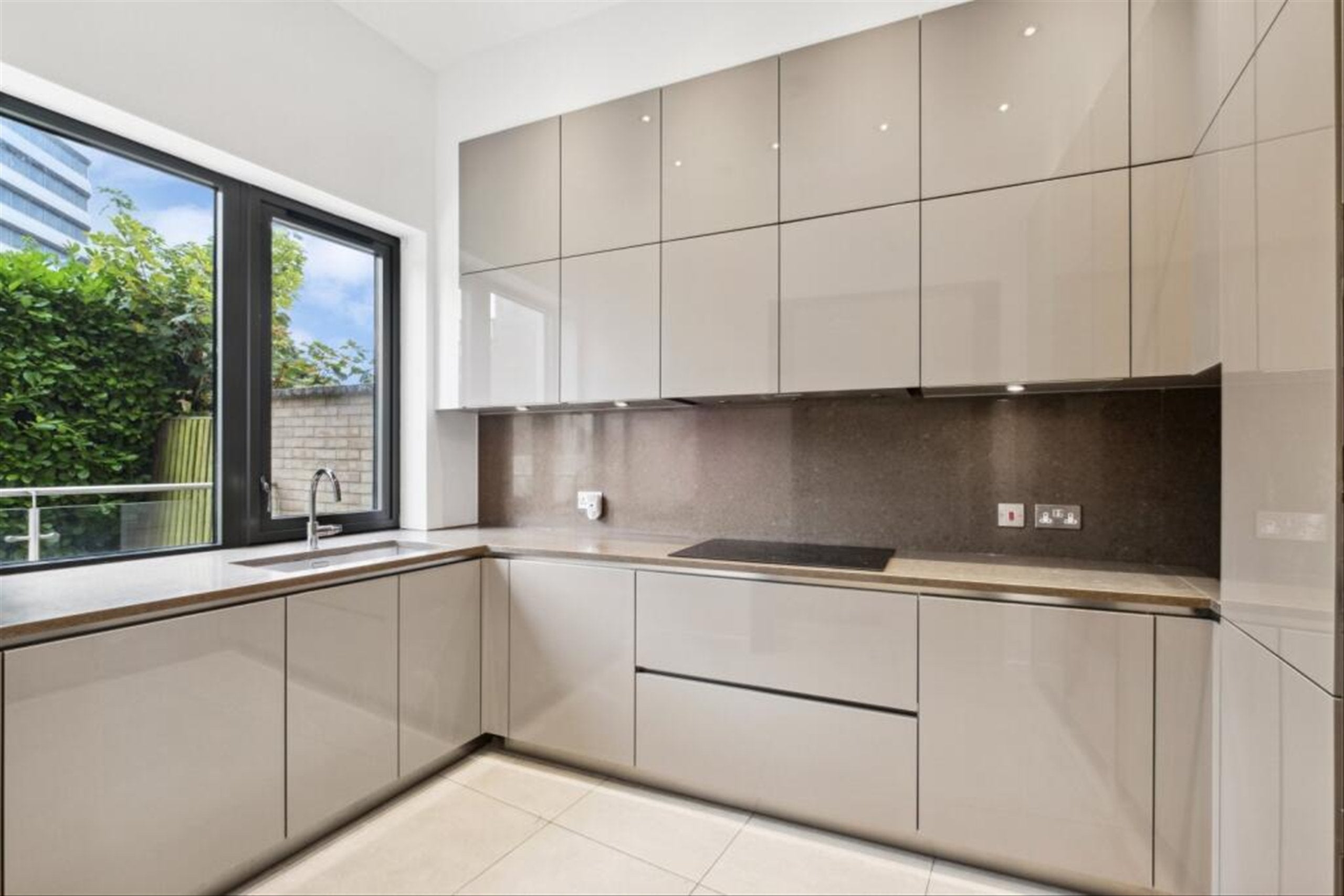 House Gunnersbury Mews in Greater London