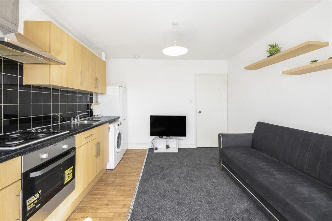 Flat Blackhorse Lane in Greater London