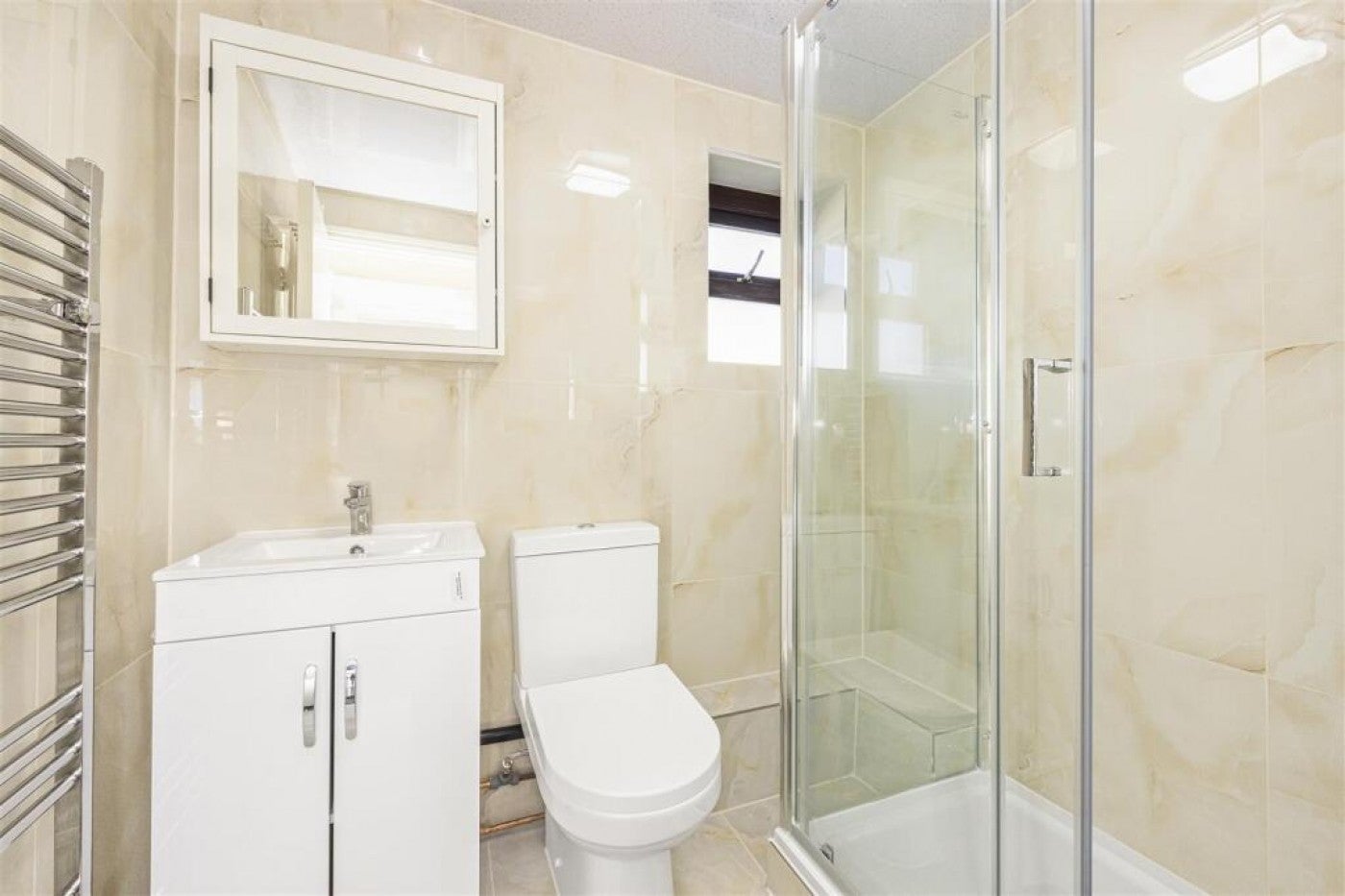 Flat Blackhorse Lane in Greater London
