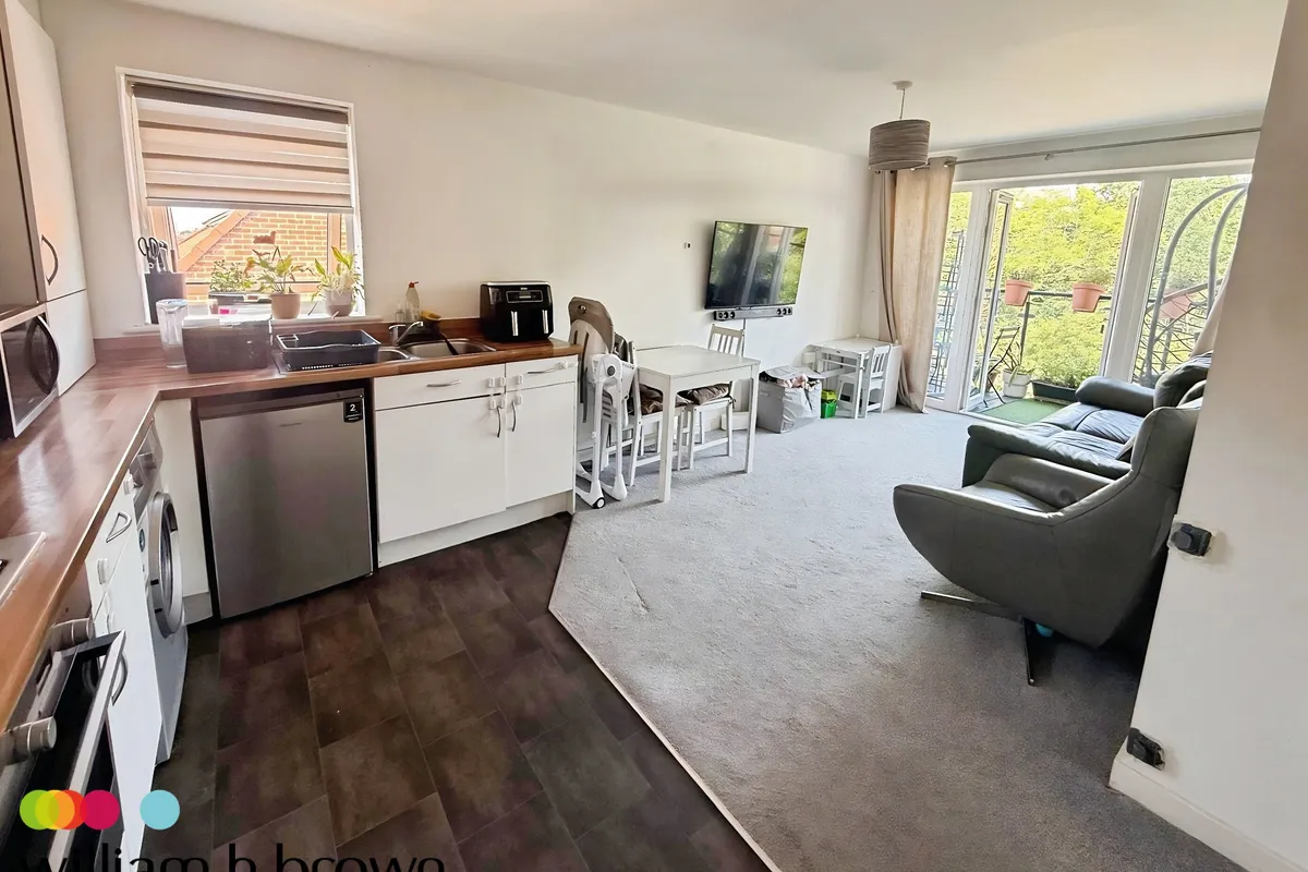 Flat Malthouse Drive in Grays
