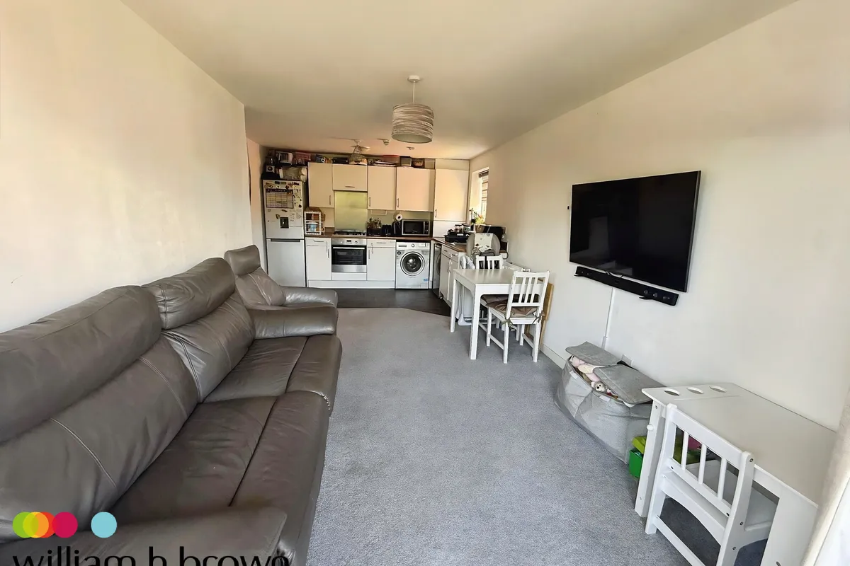 Flat Malthouse Drive in Grays