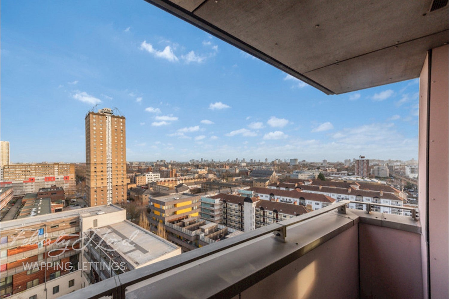 Flat Spencer Way in Greater London