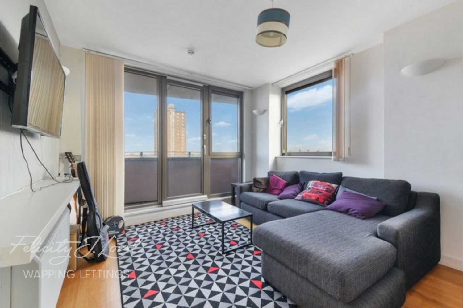 Flat Spencer Way in Greater London