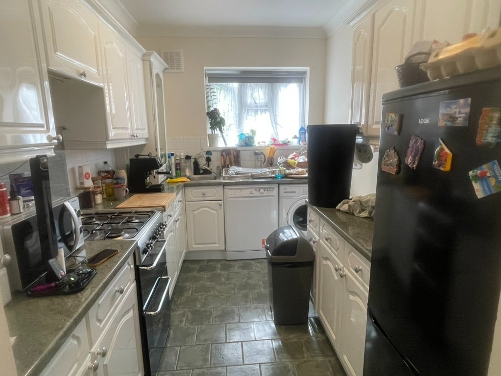 Flat Witherston Way in Greater London