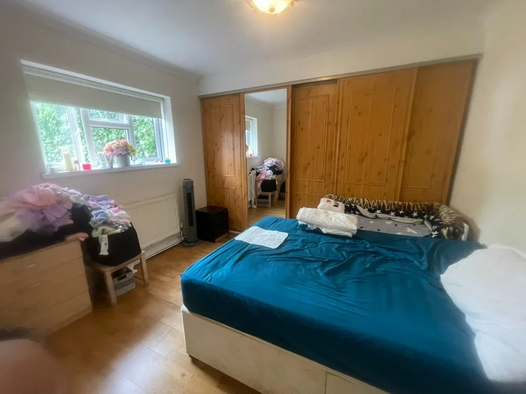 Flat Witherston Way in Greater London