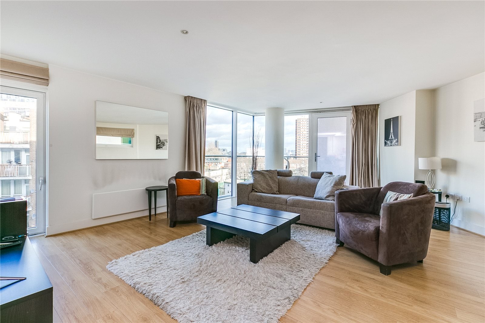 Flat Long Lane in Greater London