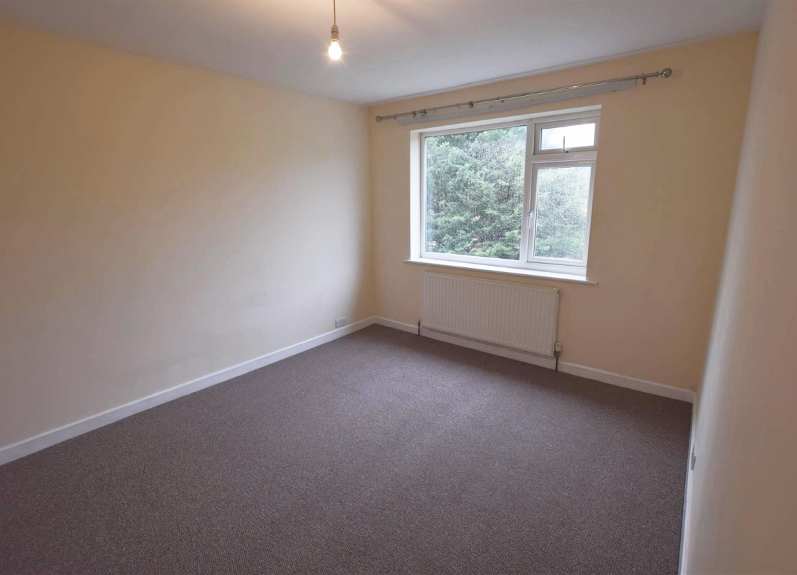 Flat Sunnybank Avenue in Coventry