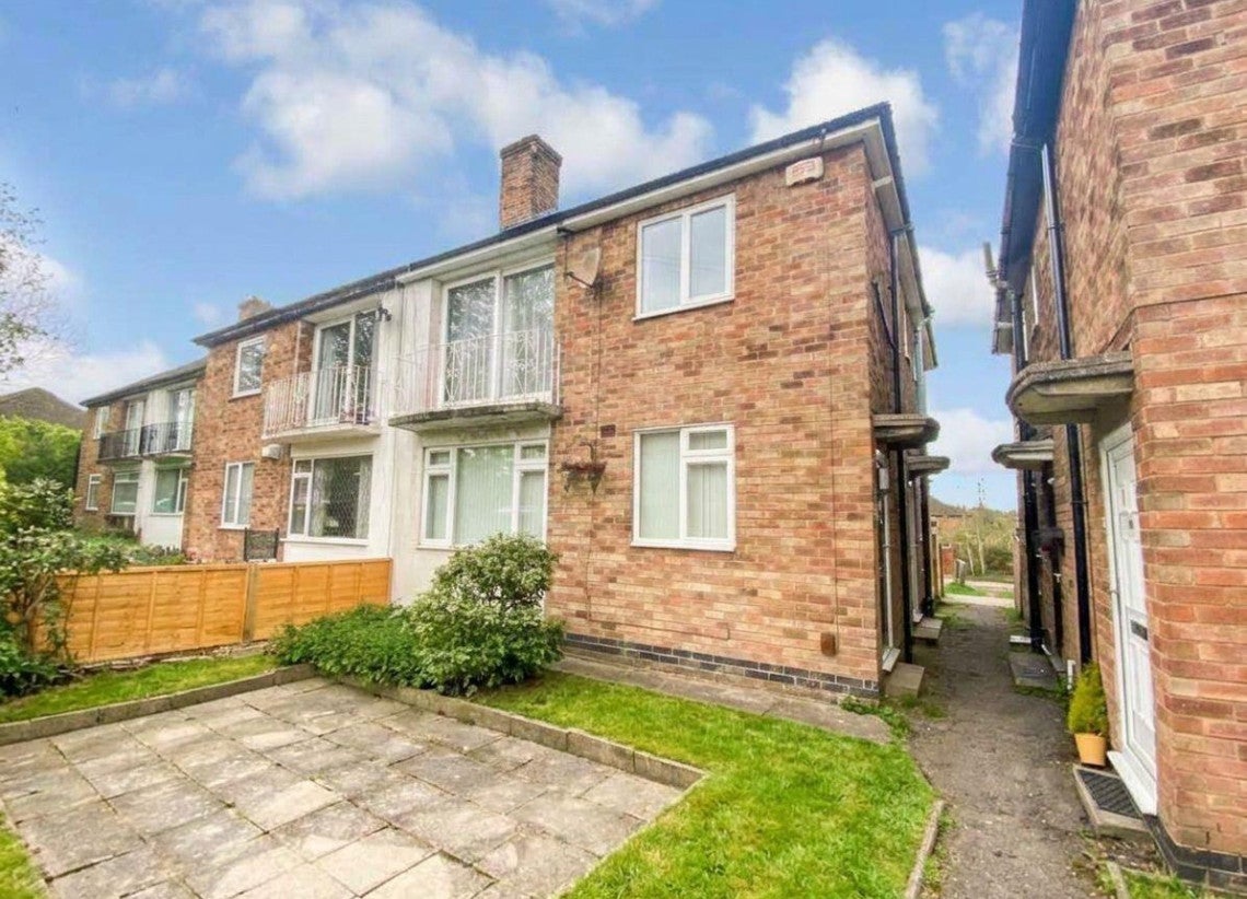 Flat Sunnybank Avenue in Coventry