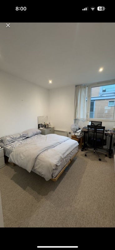Room Wapping High Street in Greater London
