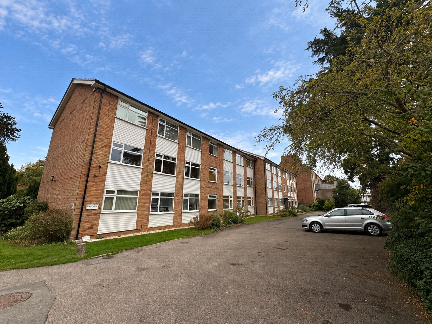 Flat Milverton Crescent West in Leamington