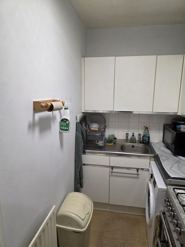 Room Bushey Hill Road in Greater London