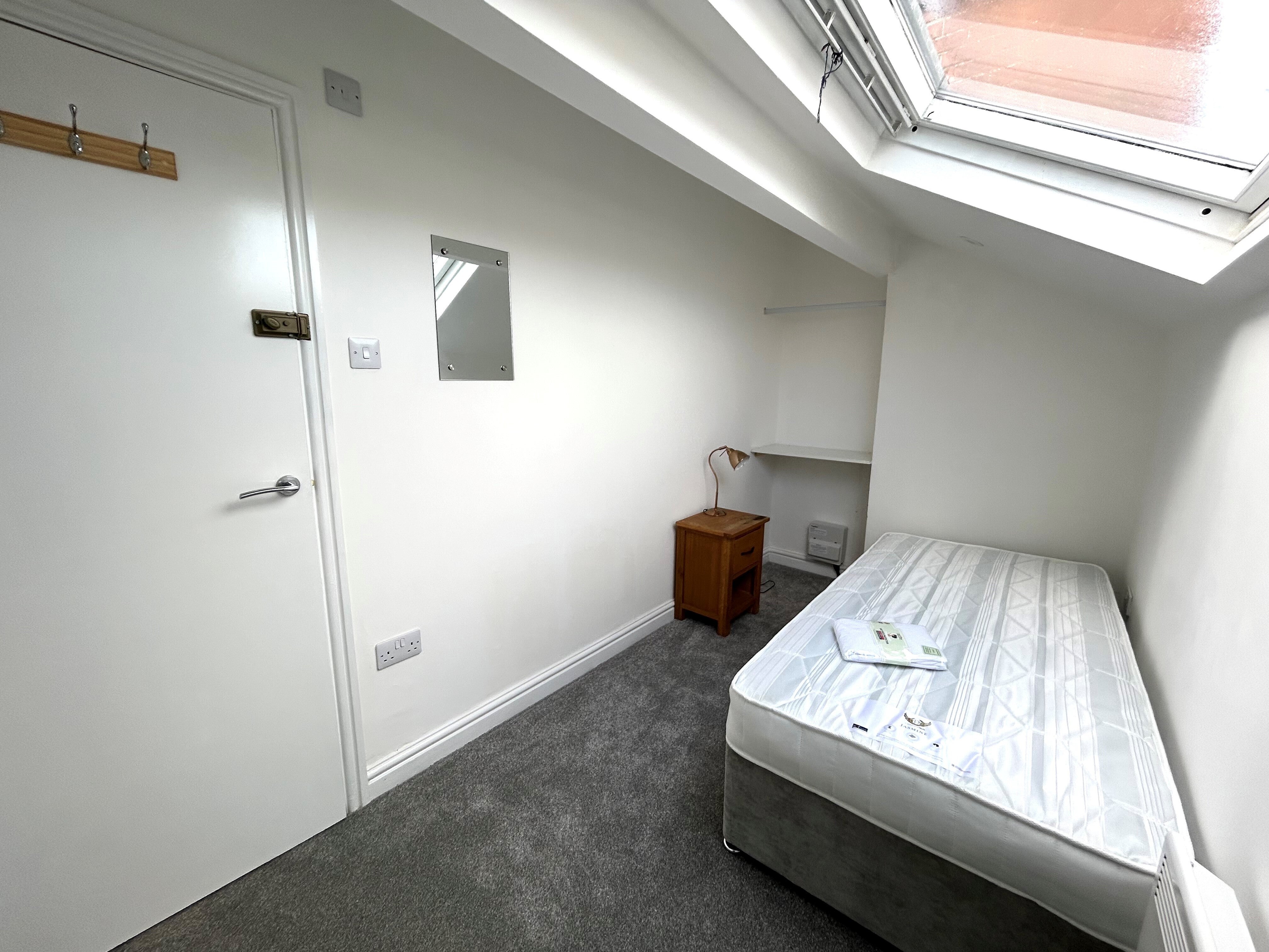 Room Regent Street in Wakefield