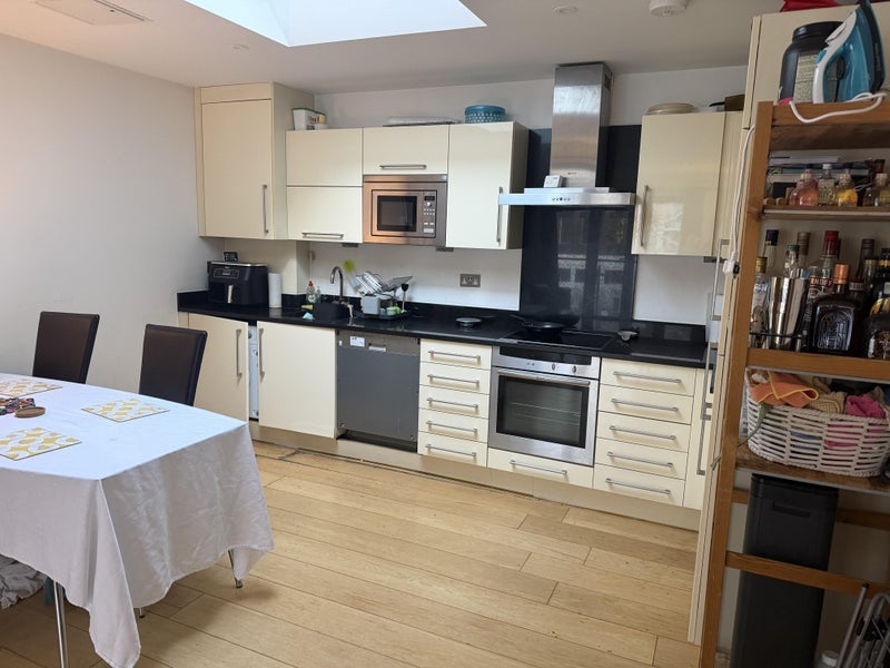 Room Kennington Park Road in Greater London