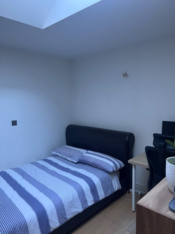 Room Kennington Park Road in Greater London