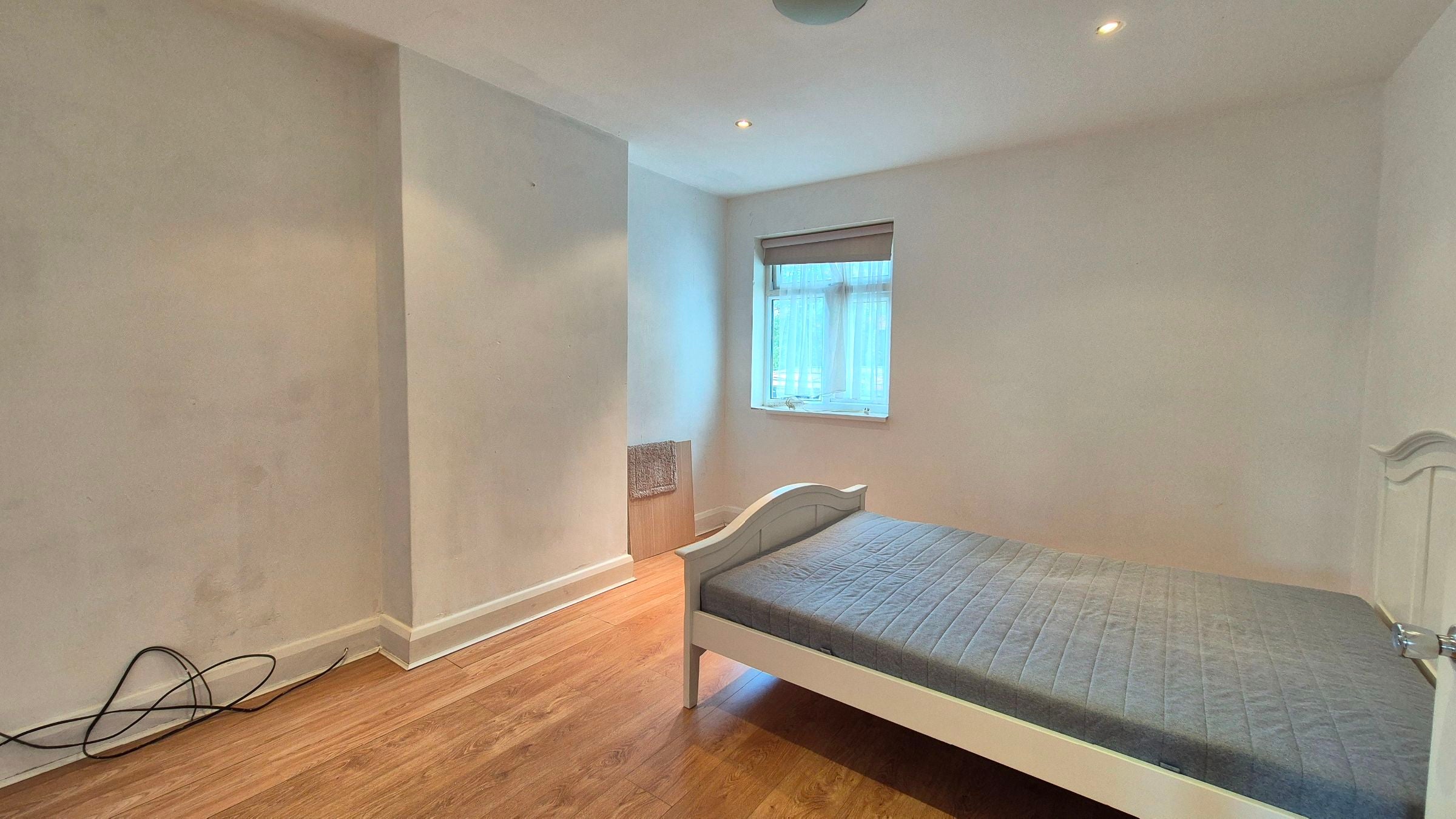 Flat Loring Road in London