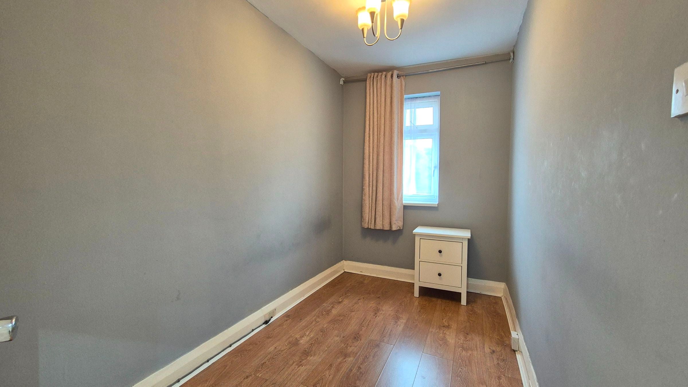 Flat Loring Road in London