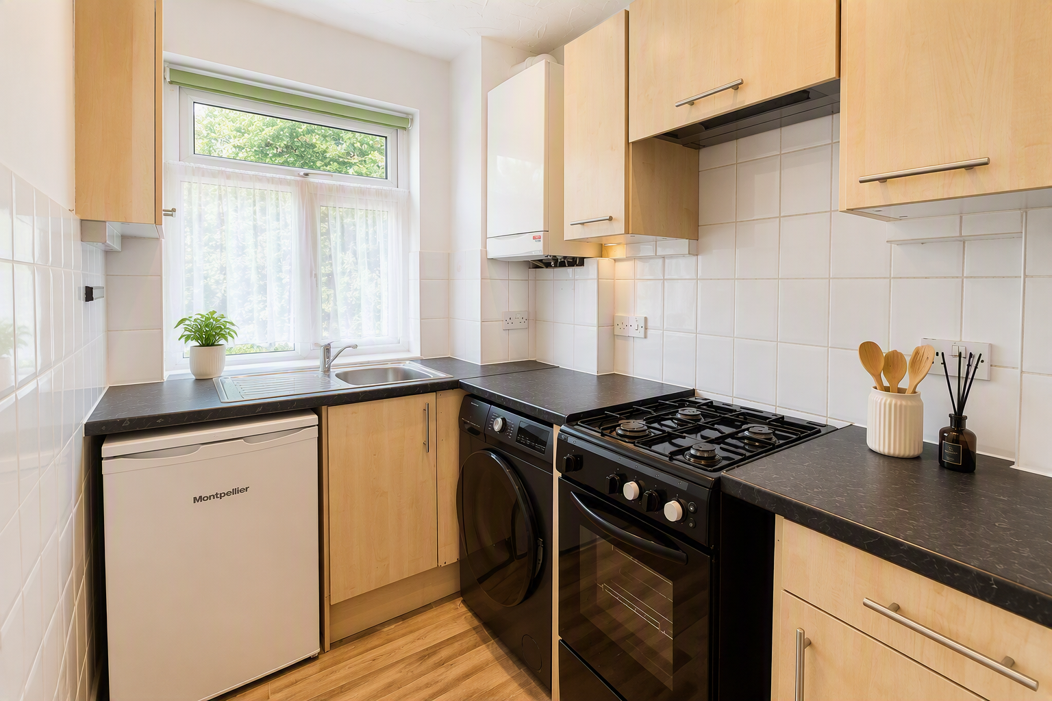 Flat Loring Road in London